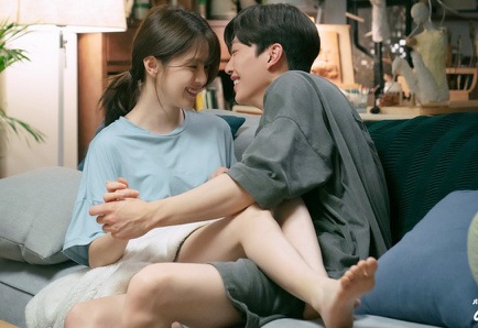 Tinh mot dem va vu tru yeu duong cua nguoi tre hinh anh