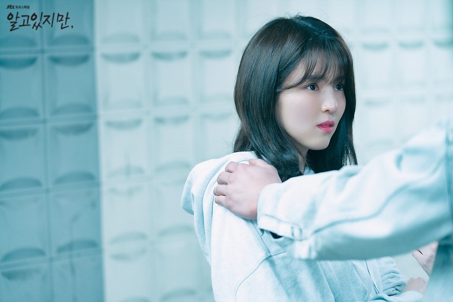 nu chinh gay tranh cai cua nevertheless anh 9