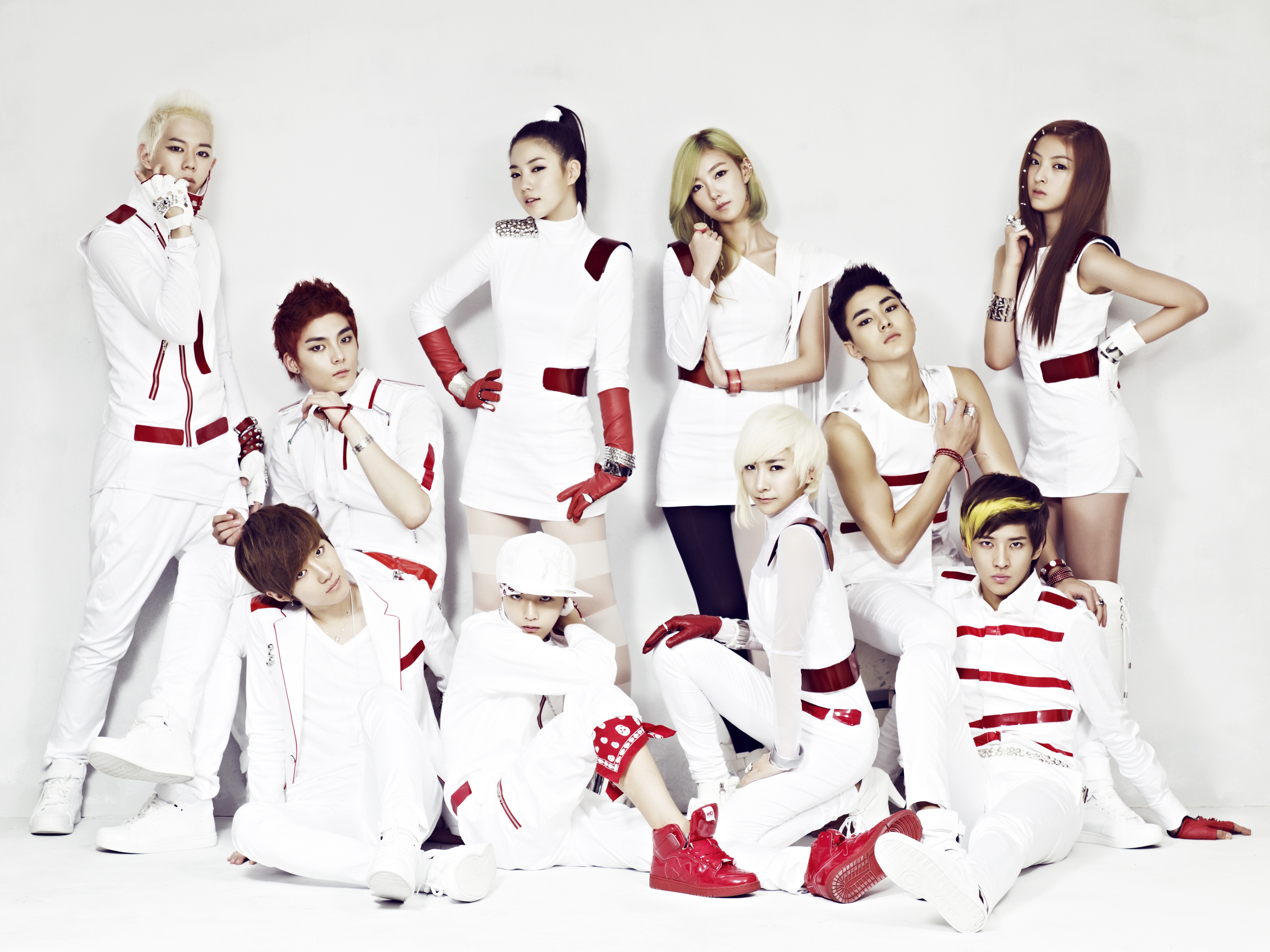 nhom nhac nam nu hon hop anh 1