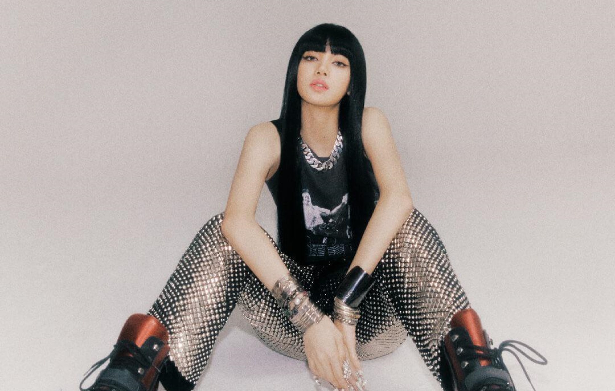 Man ra mat solo an tuong cua Lisa (BlackPink) hinh anh