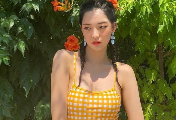 Nguoi mau ao nhan 100 hop dong quang cao hinh anh