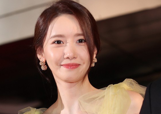 YoonA (SNSD) luon an pho moi khi ra san bay hinh anh