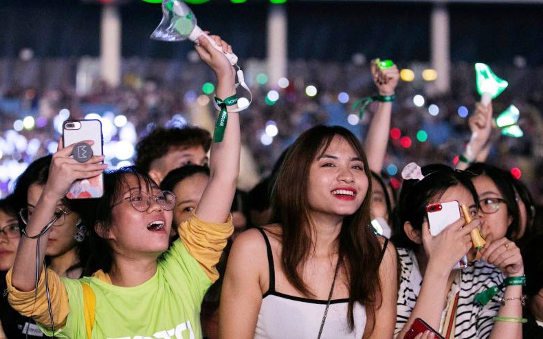 Co nen tiep tuc ham mo nghe si hinh anh