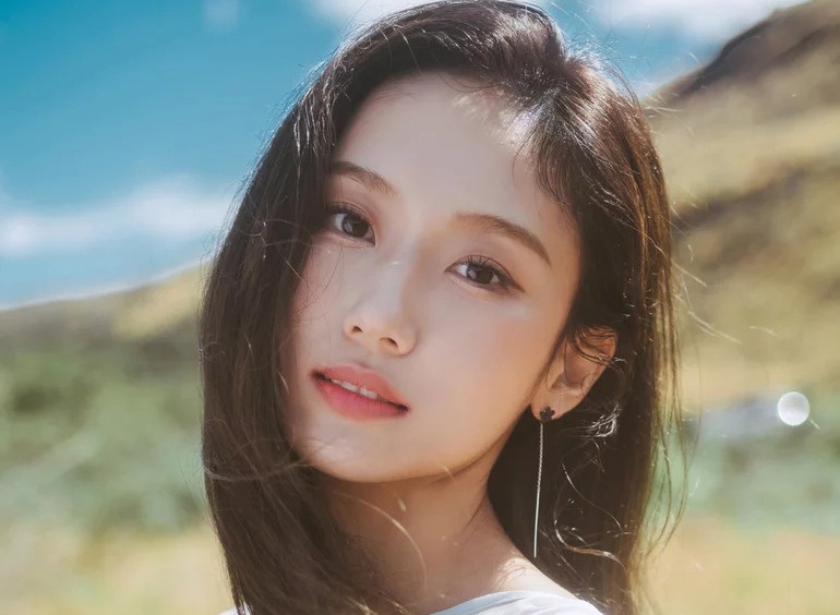 Nu than tuong moi ra mat duoc chon hat nhac phim 'Shang-Chi' hinh anh