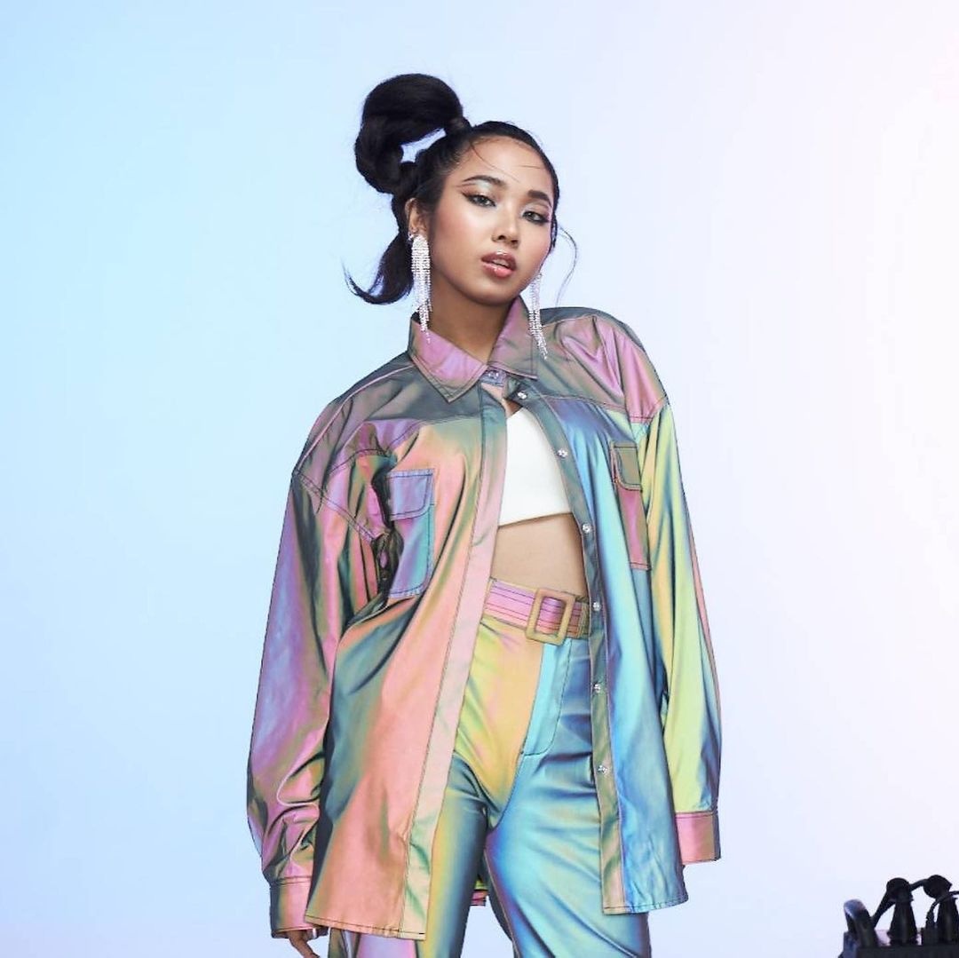 nu rapper rap bang nhieu thu tieng anh 5