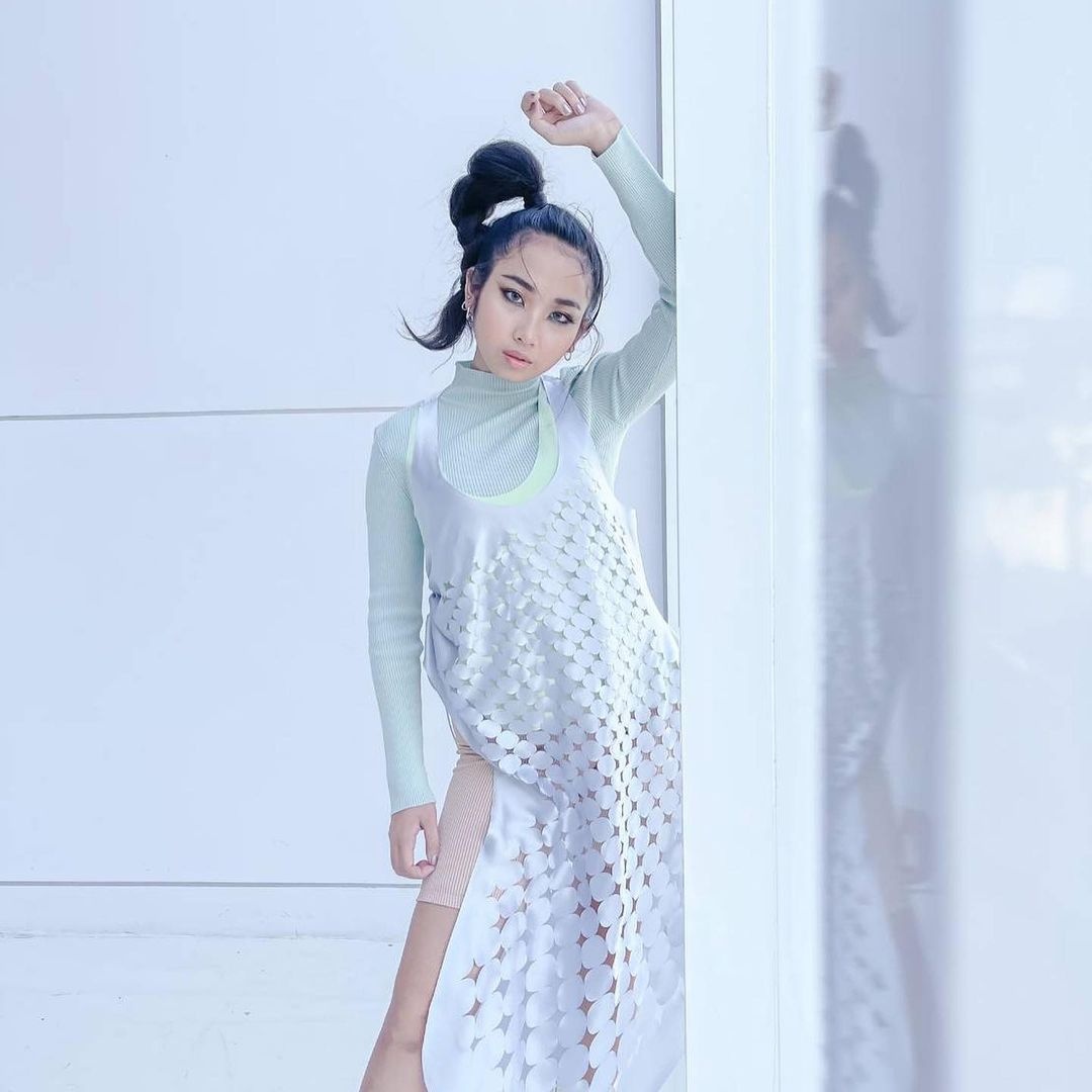 nu rapper rap bang nhieu thu tieng anh 7