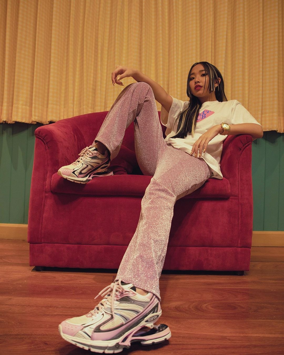 nu rapper rap bang nhieu thu tieng anh 9