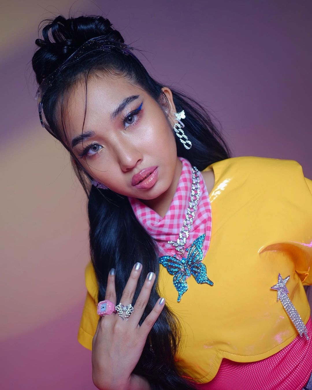 nu rapper rap bang nhieu thu tieng anh 1