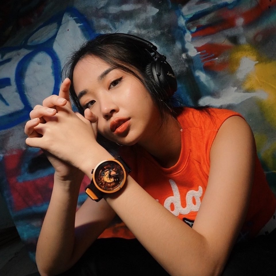 nu rapper rap bang nhieu thu tieng anh 2