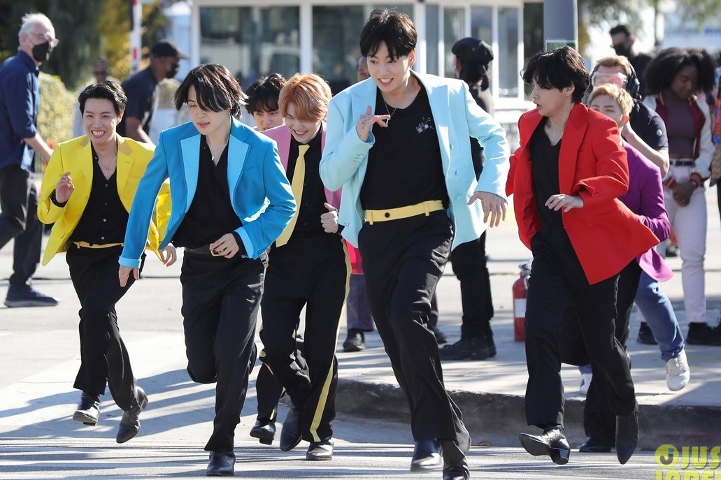 bts biểu diễn trên đường phố ảnh 1 bts bieu dien tren duong pho anh 1