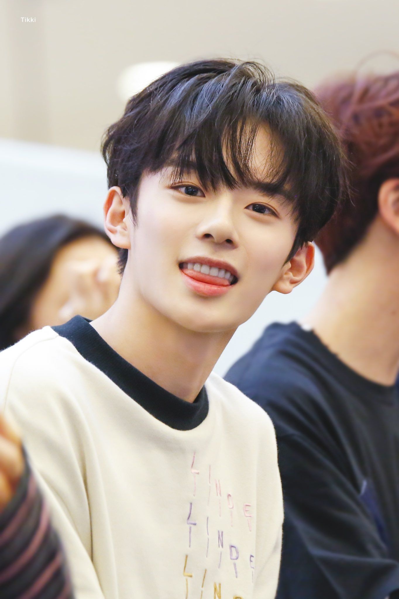 xu huong tre hoa trong kpop anh 8