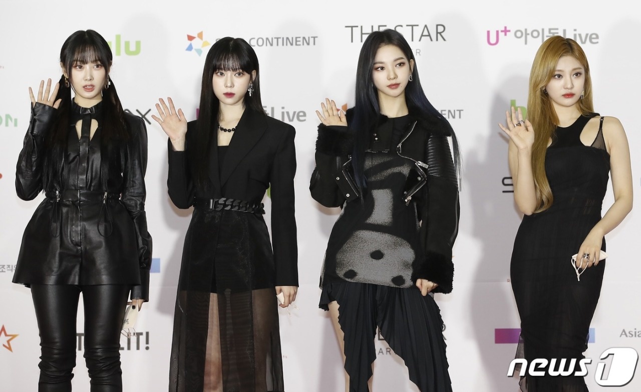 trang phục gây tranh cãi ảnh 2 trang phuc gay tranh cai anh 2