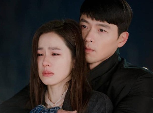 Ong lon dung sau nhung bom tan truyen hinh Han Quoc hinh anh