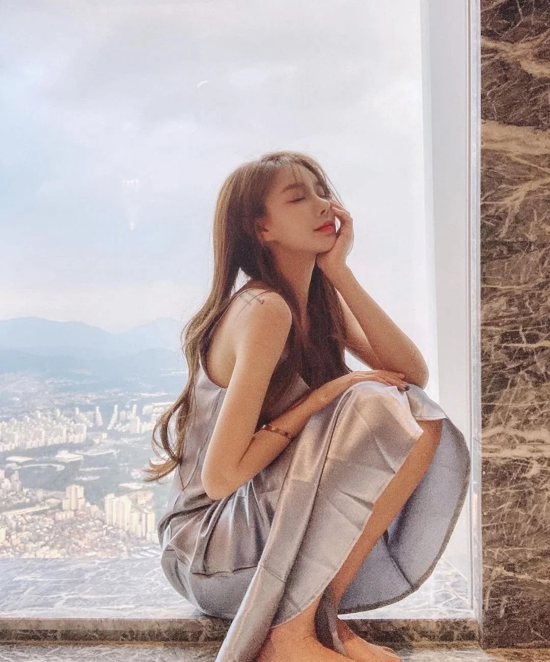 man tan ra gay tranh cai anh 23