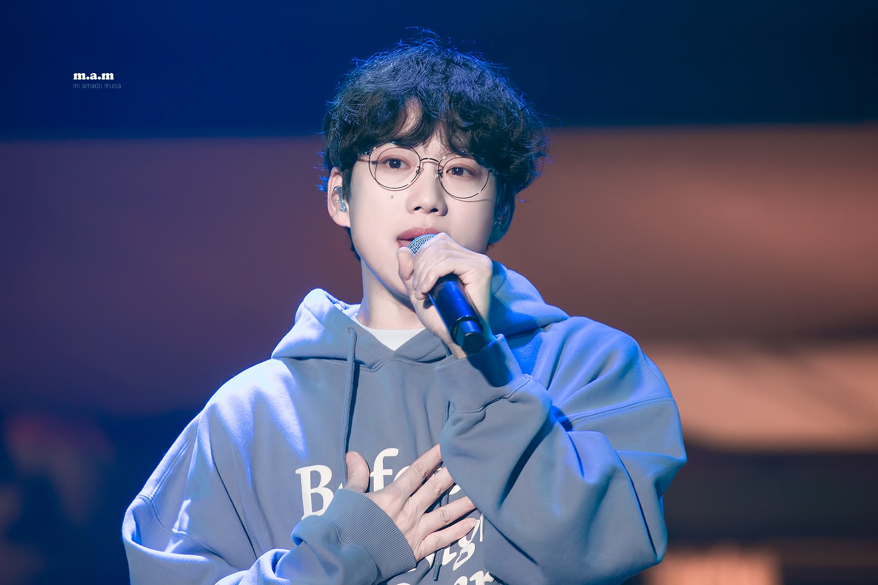 Khan gia phan ung vi san pham in hinh nghe si duoc lam gat tan hinh anh