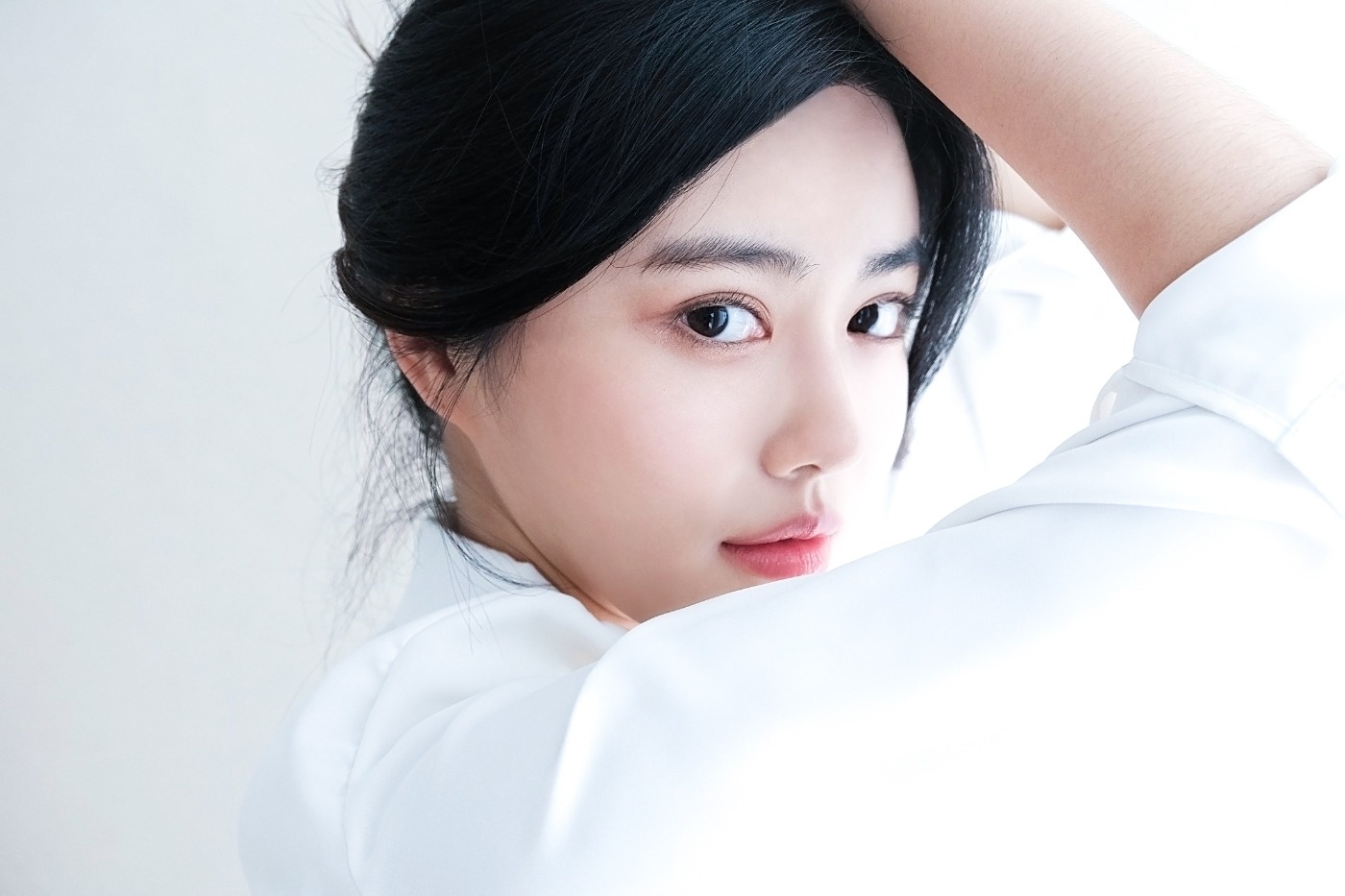 Nu dien vien xin loi vi an noi thieu te nhi hinh anh