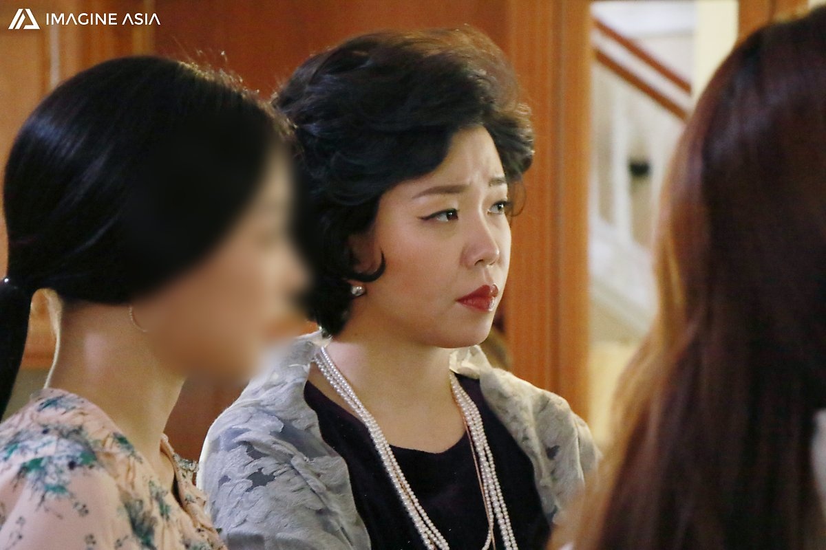 nu dien vien han thuong dong vai xau xi anh 9