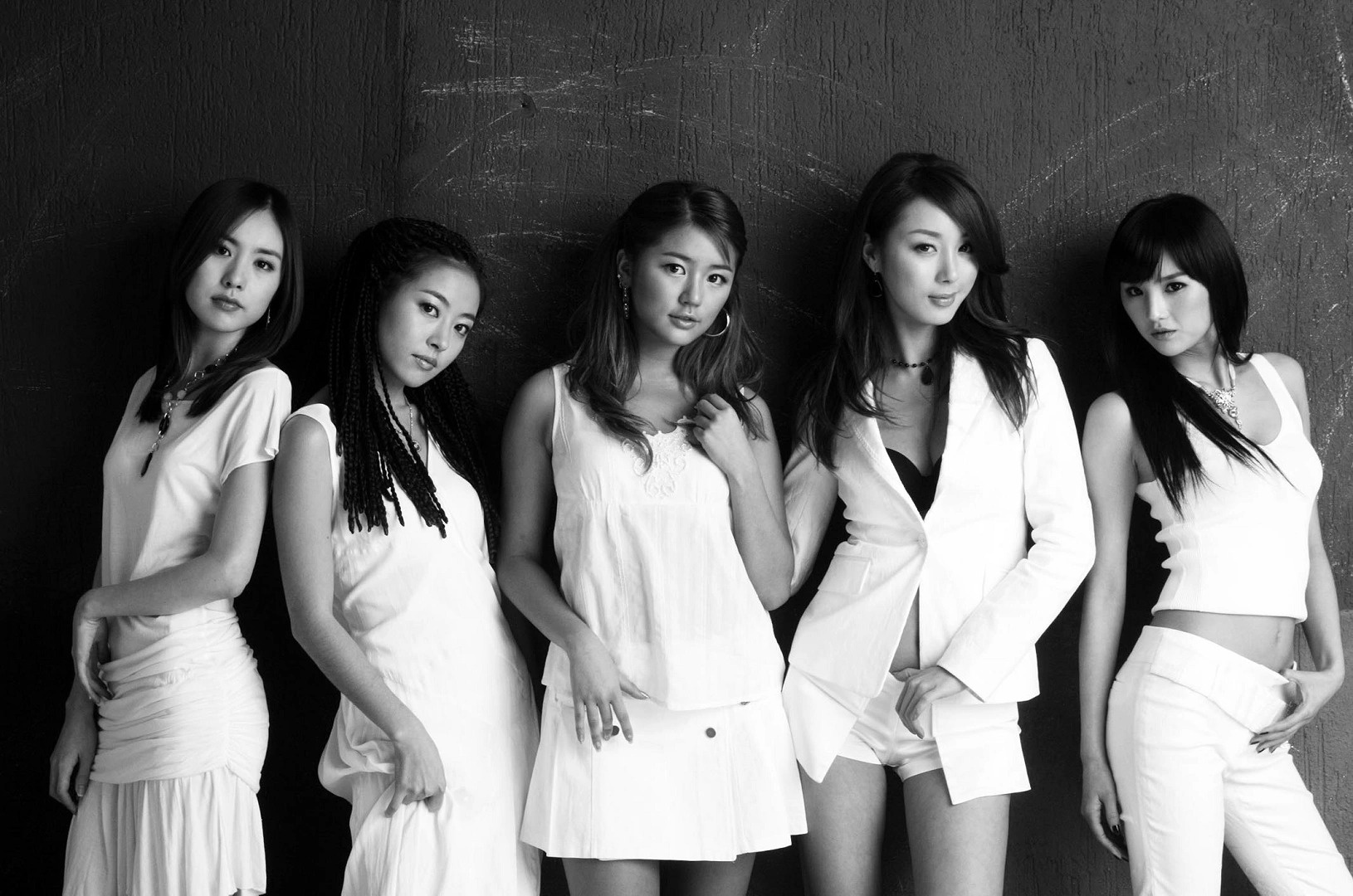 nhom nu tan ra vi bi dan anh miet thi anh 2