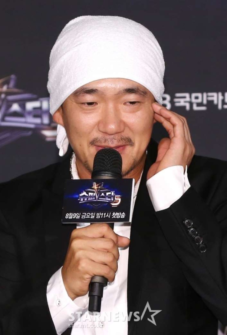 nhom nu tan ra vi bi dan anh miet thi anh 1