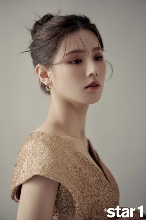 ngoai hinh noi bat cua miyeon (g)i-dle anh 18