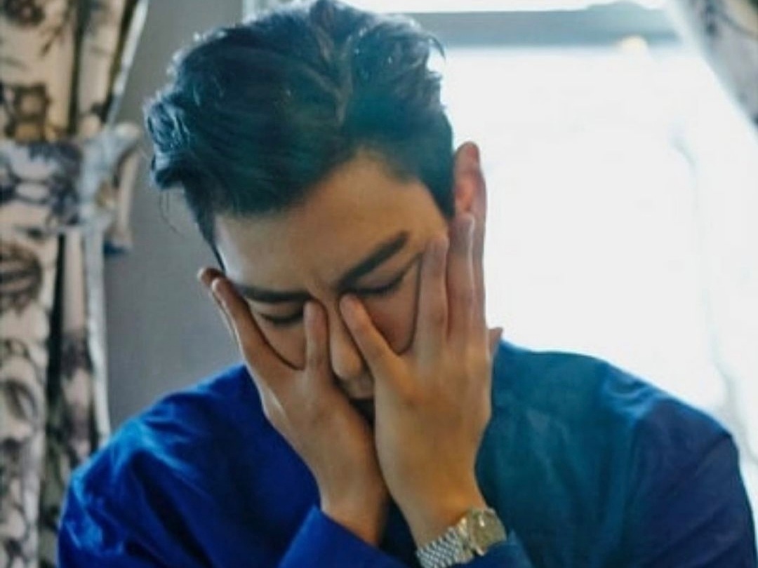 T.O.P (Big Bang) chup anh cung ty phu Nhat Ban Yusaku Maezawa hinh anh