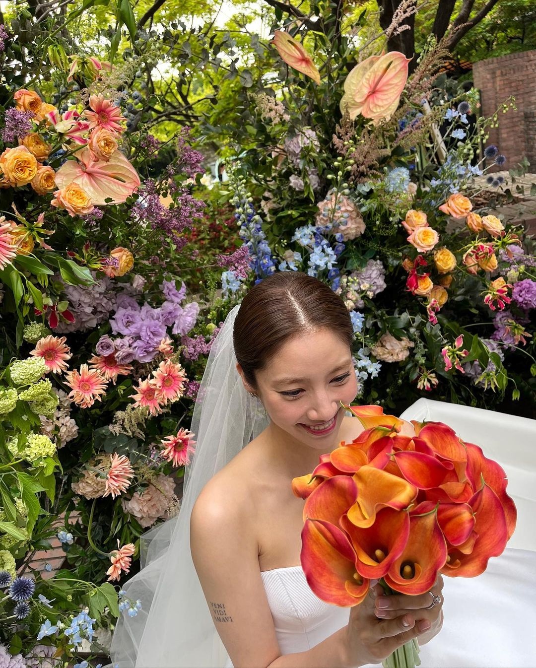 son dambi phu nhan tin bat hoa voi ban than anh 1