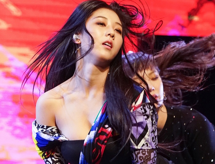 Nhom nhac nu CLC tan ra hinh anh