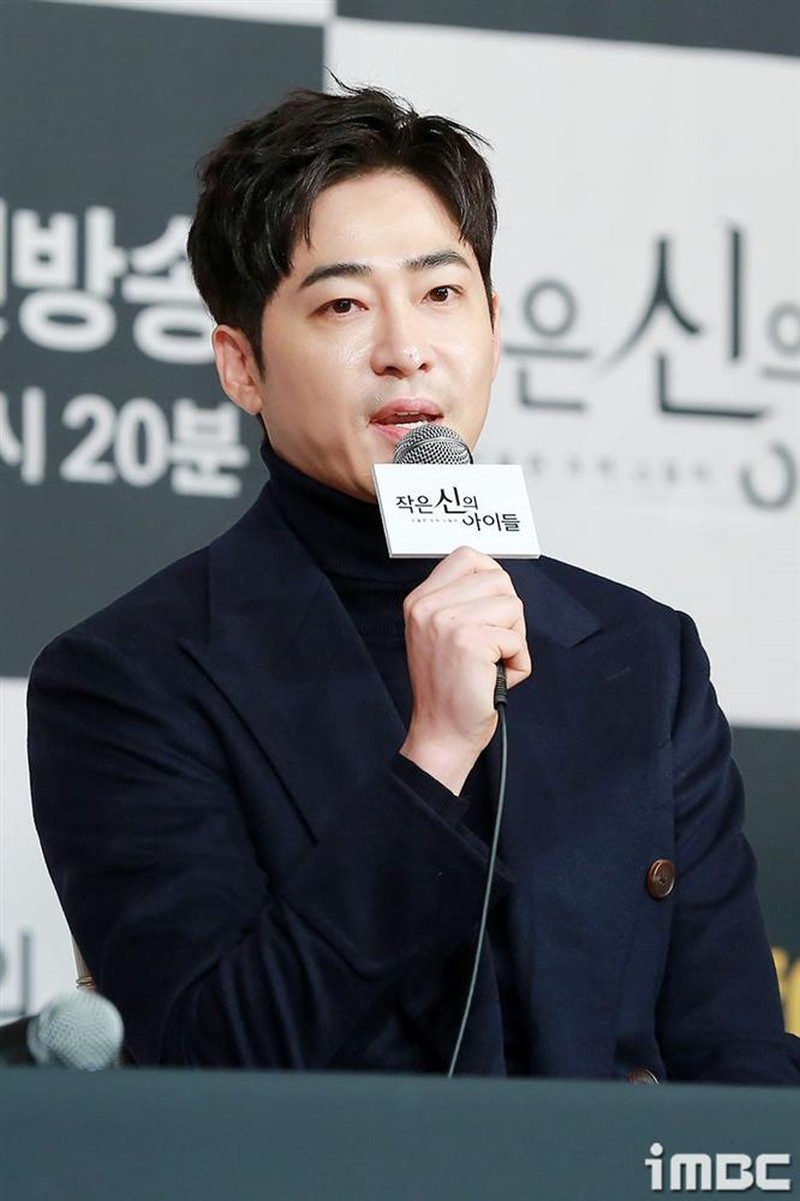 kang jihwan tra tien boi thuong vi tan cong tinh duc anh 1