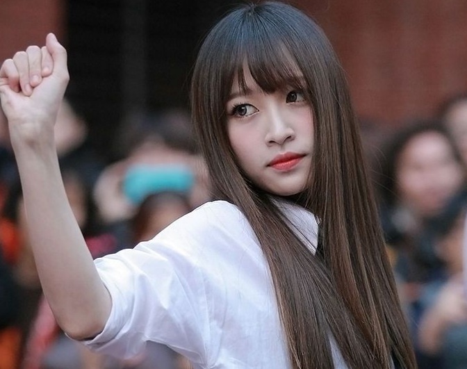 Hani (EXID) hen ho bac si tam ly hinh anh