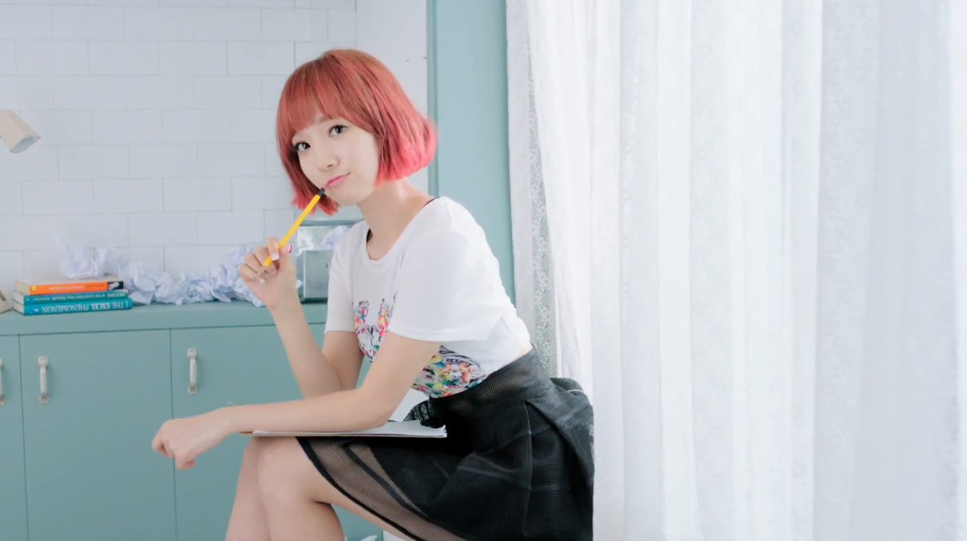 nhom nu bi ep theo phong cach goi cam anh 1