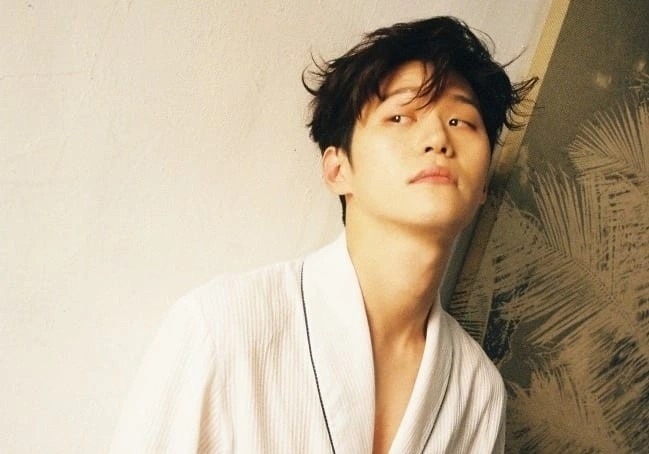 Nam dien vien Lee Hak Joo ket hon hinh anh