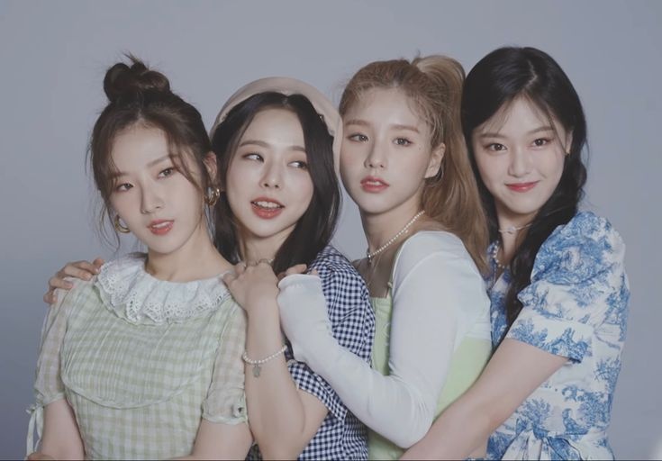 Mau thuan giua Loona va cong ty quan ly hinh anh