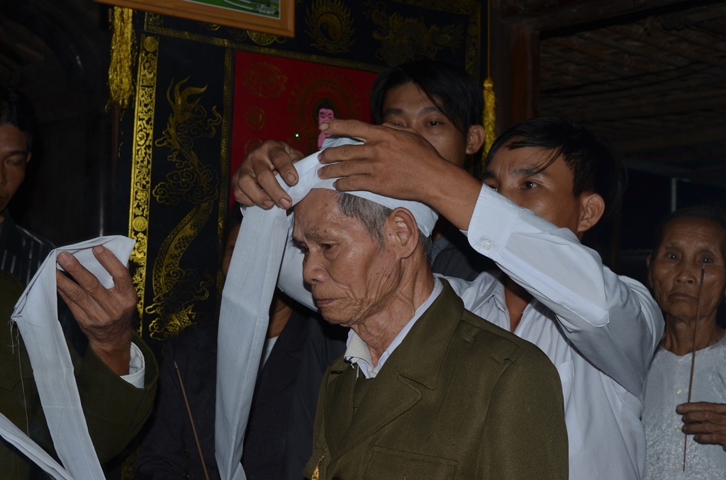 Le phat tang xuc dong tai nha Dai tuong o Quang Binh hinh anh