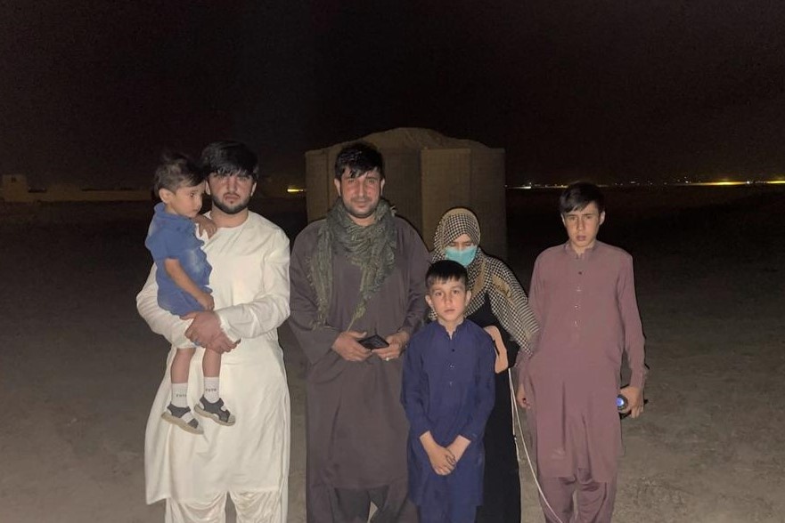 Si quan canh sat Afghanistan thoat than nho chien dich Promise Kept hinh anh