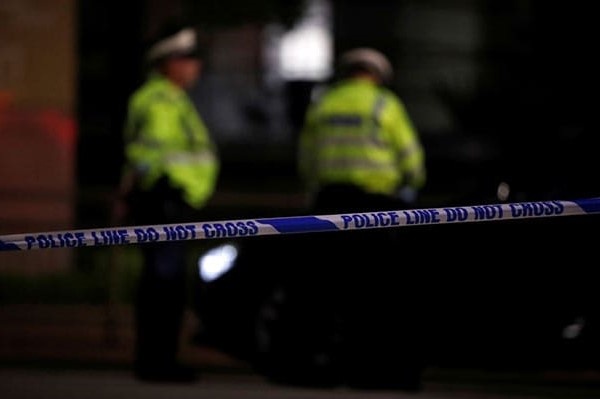 Em be tu nan o Anh sau khi roi khoi Afghanistan hinh anh