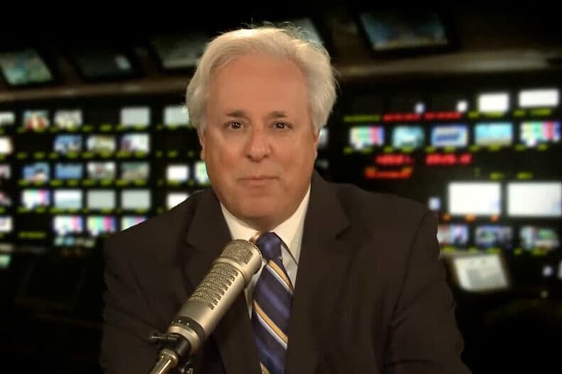 Phat thanh vien My phan doi vaccine tu vong vi Covid-19 hinh anh