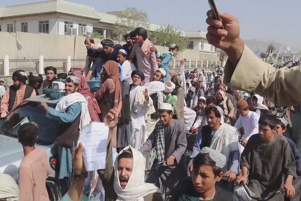 Buc tranh trai nguoc o Afghanistan trong ngay dau sau khi My rut quan hinh anh