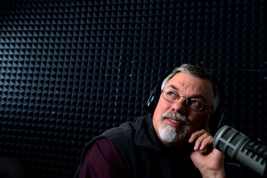 Phat thanh vien My tu vong vi Covid-19 sau khi tay chay vaccine hinh anh