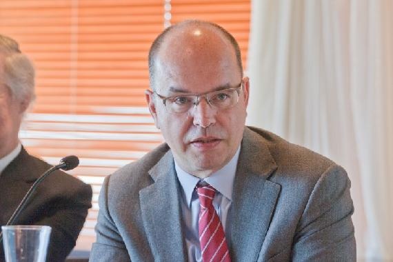 Chau Au dung ve phia nao anh 2