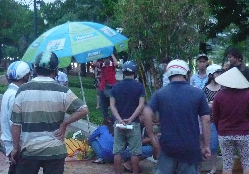 Thi the phu nu noi tren song sau mot ngay mat tich hinh anh