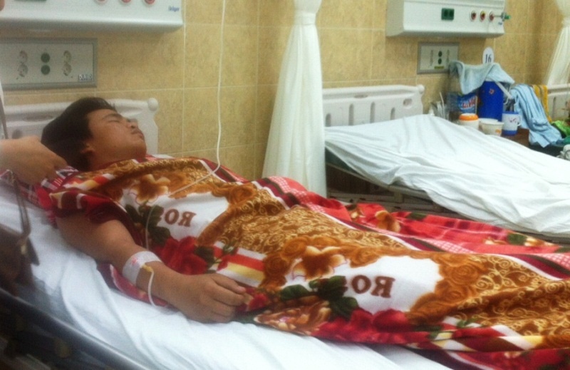 Sau cuoc nhau, thanh nien bi ban chung phong tro dam tu vong hinh anh