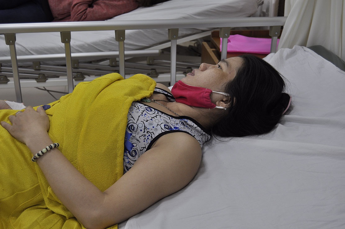 Xac dinh khi doc khien hang tram cong nhan ngat xiu hinh anh