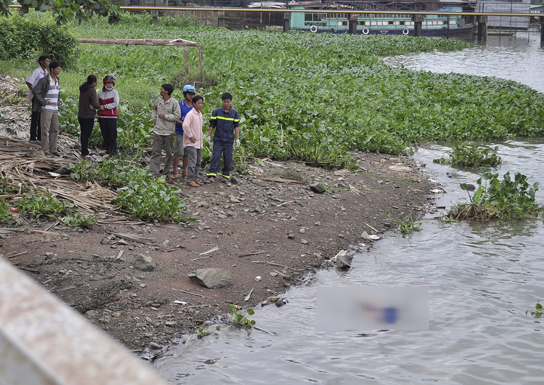 Thi the nu sinh noi tren song hinh anh