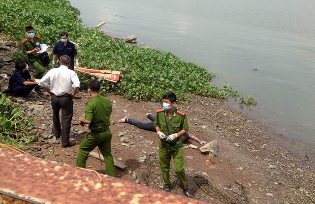 Vot 2 thi the dan ong tren song Dong Nai hinh anh