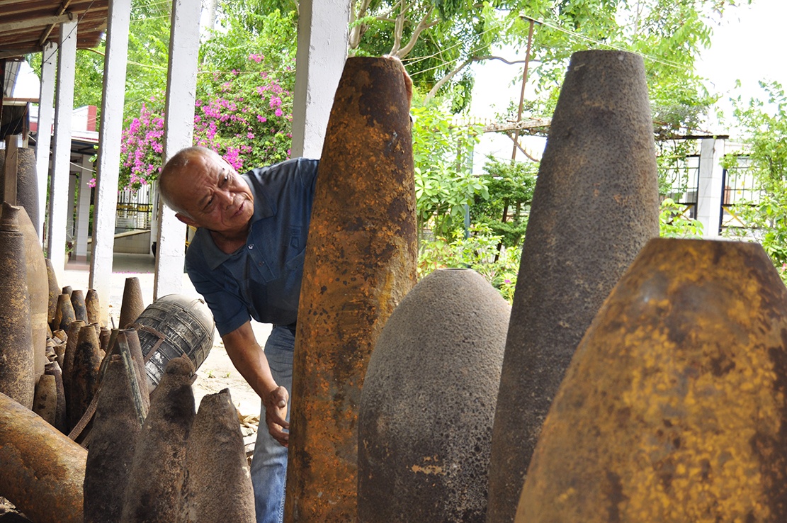 Lao 'khung' U70 ban chuc luong vang mua 300 qua bom hinh anh