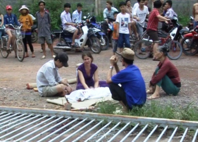 Hang rao sat de be trai 7 tuoi tu vong hinh anh