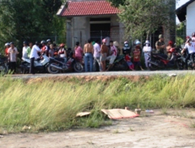 Thieu nu tu vong khi truot chan xuong cong thoat nuoc hinh anh