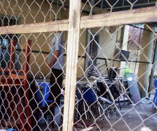 Treo co tai nha kho tru so cong an, de lai thu tuyet menh hinh anh