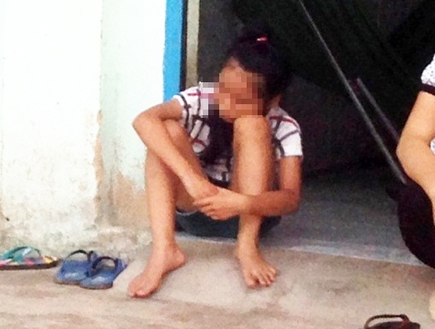 Vo cam dao doat mang chong, 3 con nho bo vo hinh anh