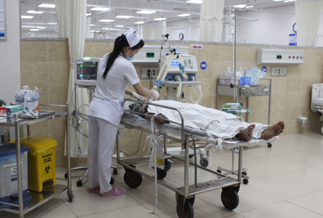 Nạn nhân Thủy đang được điều trị tại bệnh viện. Ảnh: Ngọc An